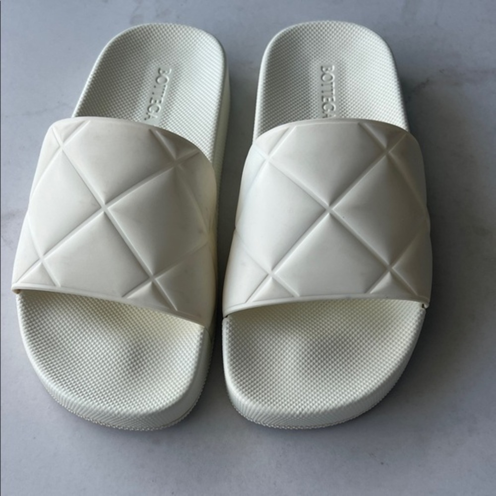 Bottega Veneta Cream Quilted Slide Sandals Size 34